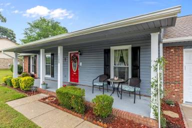 Main picture of 1005 Oakstone Dr