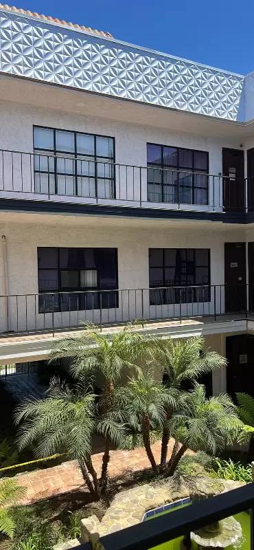 Main picture of 21707 Hawthorne Blvd
