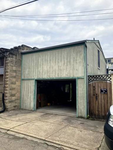 Main picture of 2218 Jane St