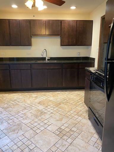 Main picture of 250 E Maple Dr