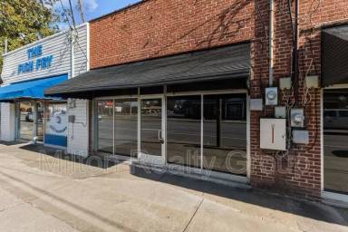 Main picture of 1007 S Main St