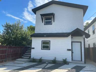 Main picture of 206 Roberts St
