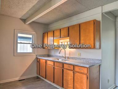 Main picture of 1305-39 Logan St