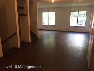 Main picture of 951 17th Ave SE