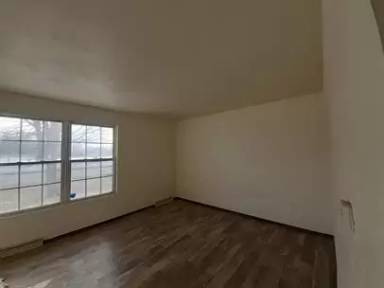 Main picture of 1000 Plank Road