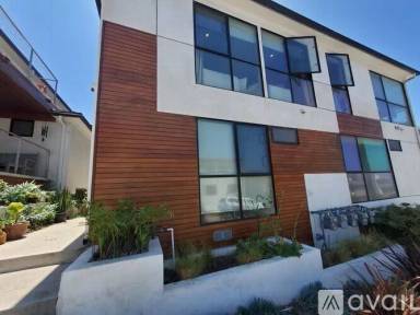 Main picture of 1542 Manhattan Ave