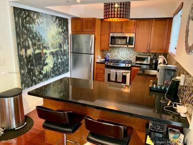 Main picture of 1025 Michigan Ave