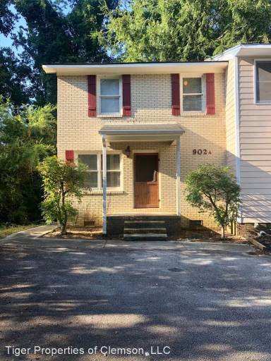 Main picture of 902 Creekside Dr