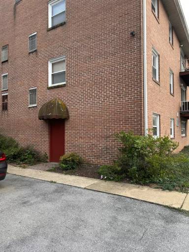 Main picture of 103 N Edgewood Dr