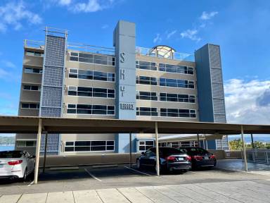 Main picture of 235 Broadway