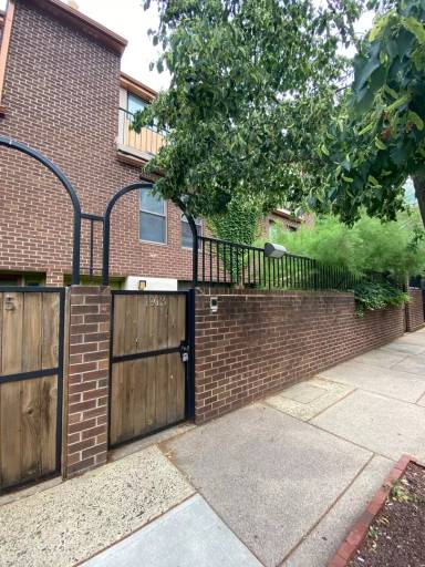 Main picture of 1913 Hamilton St
