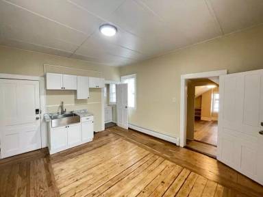 Main picture of 13 Spring St