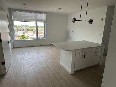 Main picture of 93 Bennington St