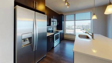 Main picture of 100 Pier 4