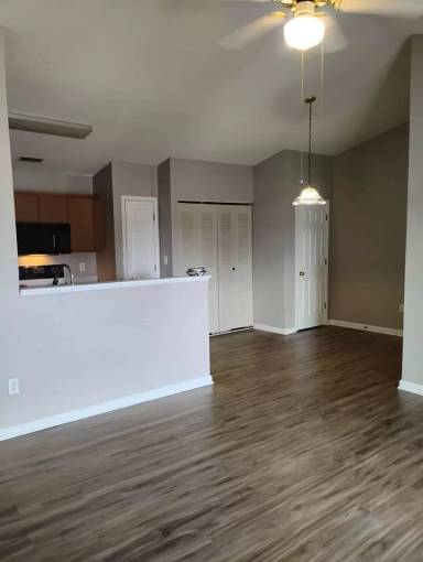 Main picture of 60 Bridgewater Ct