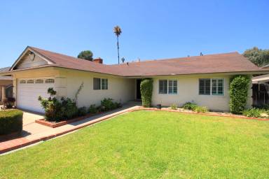 Main picture of 23951 Decorah Rd