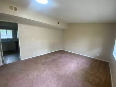 Main picture of 300 W Roseclair St