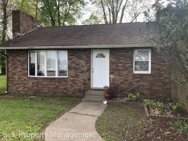 Main picture of 107 N Oak St