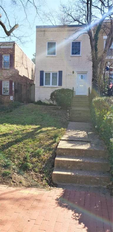 Main picture of 319 S Carolina Ave SE