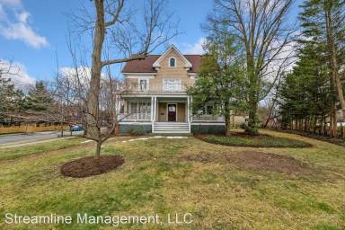 Main picture of 600 Cedar St NW