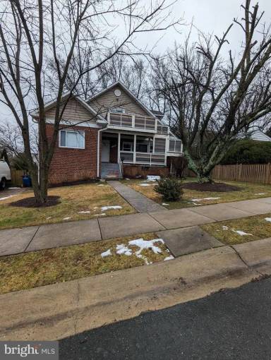 Main picture of 2410 Darrow St