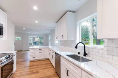 Main picture of 12053 Hiram Pl NE