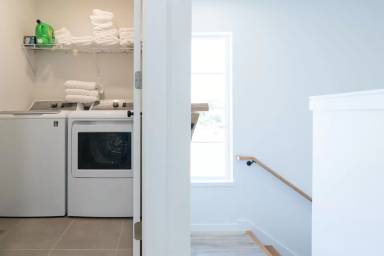 Main picture of 873 W Capitol Dr