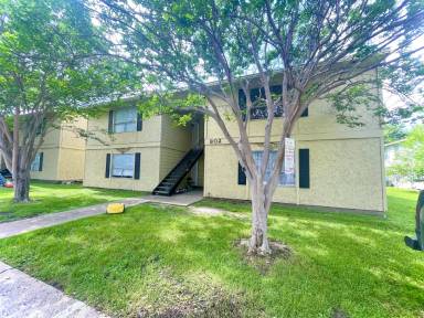 Main picture of 802 Natalie St