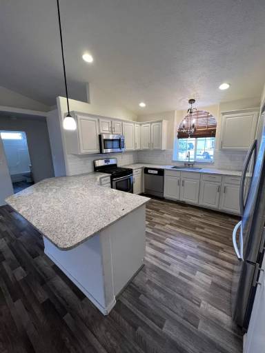 Main picture of 839 N Echohawk Way