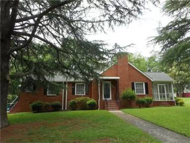 Main picture of 2900 Springway Dr