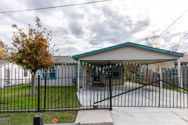 Main picture of 4918 Bartmer Ave