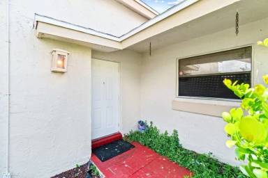 Main picture of 8541 NW 48th St