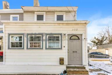 Main picture of 332 Middlesex St