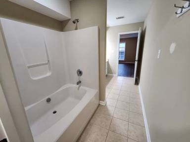 Main picture of 128 Grove Landing Ct