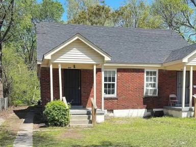 Main picture of 408 S Parkway E