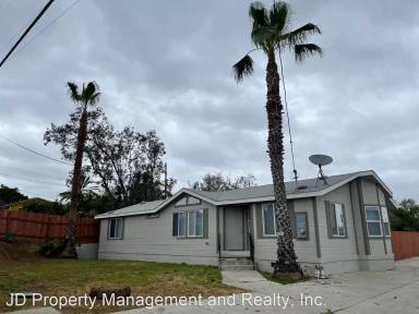 Main picture of 305 East Dr