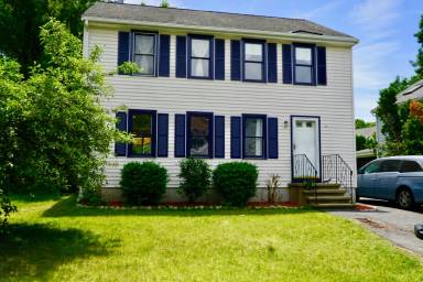 Main picture of 16 Lamplighter Ln