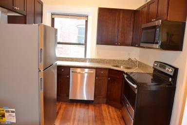 Main picture of 1463 Beacon St