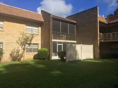 Main picture of 2839 NE 3rd St