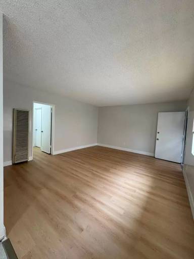 Main picture of 626 W 81st St
