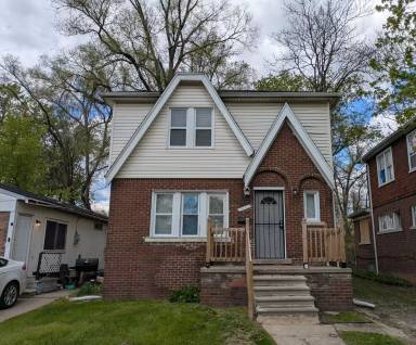 Main picture of 15762 Mark Twain St