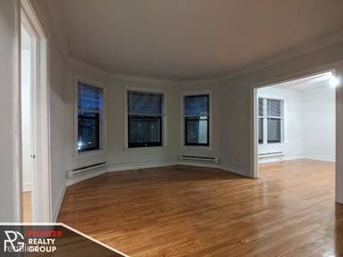 Main picture of 1115 W Oakdale Ave