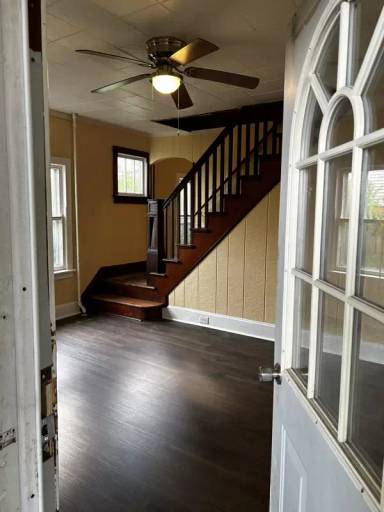 Main picture of 325 Main St