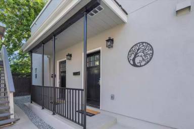 Main picture of 160 Harrison Ave