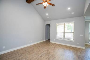 Main picture of 214 Alder St