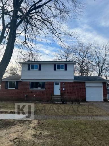 Main picture of 35433 Currier St