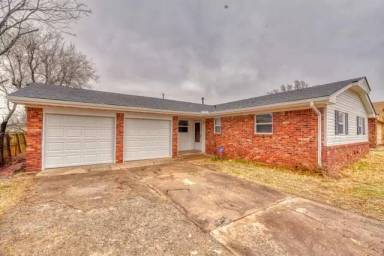 Main picture of 5623 NW 64th St