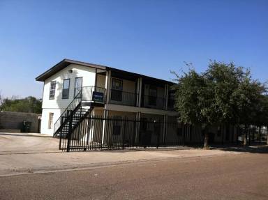 Main picture of 2419 Cross St