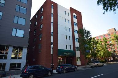 Main picture of 522 E College Ave