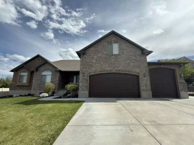 Main picture of 301 W Birch Dr